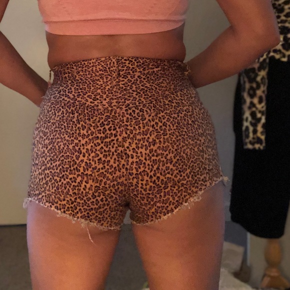 High waisted leopard shorts - Picture 9 of 10